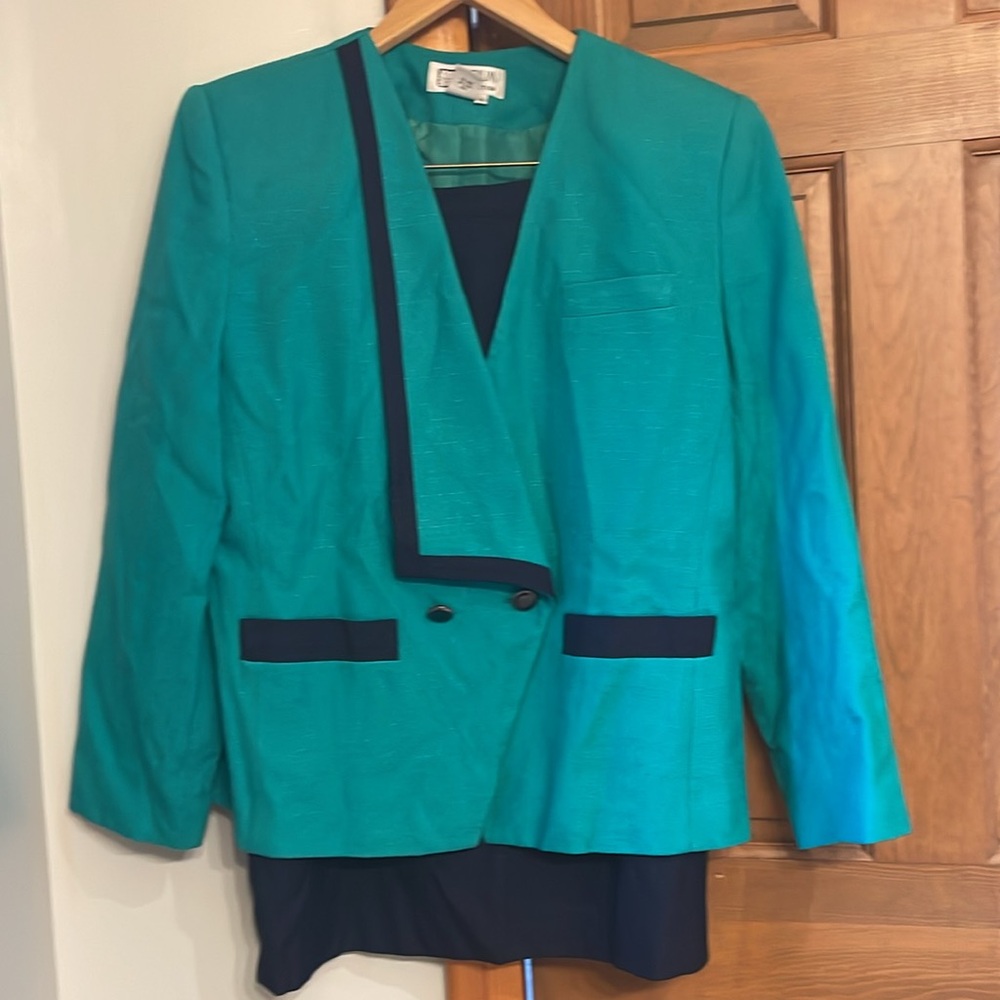 Retro women’s suit